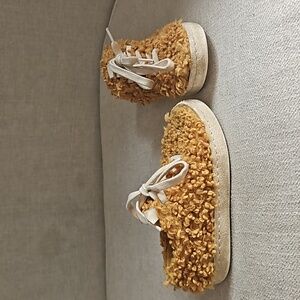 Girls sneakers